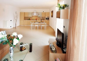 Griante residence apartment no 2 with pool and spa by Italian Apartments