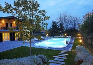 Griante residence apartment no 2 with pool and spa by Italian Apartments