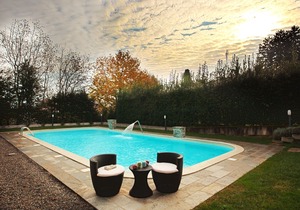 Griante Residence Apartment 1 Family pool home, sunny location with garden