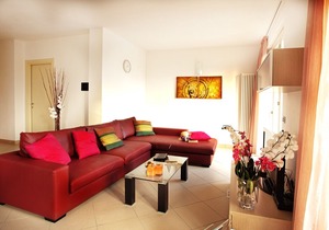 Griante Residence Apartment 1 Family pool home, sunny location with garden