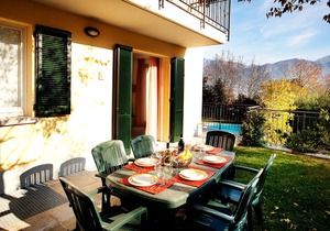 Griante Residence Apartment 1 Family pool home, sunny location with garden