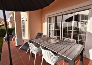 Ground floor apartment with a terraced garden near the beach