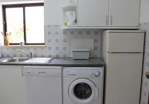 Ground floor apartment with pool, internet and A/C in central Carvoeiro, Algarve