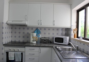 Ground floor apartment with pool, internet and A/C in central Carvoeiro, Algarve