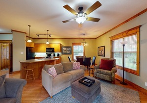 Ground floor, comfortable dog-friendly condo w/high-speed WiFi & shared pool