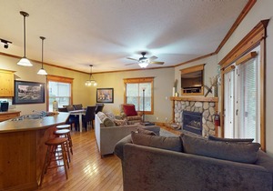 Ground floor, comfortable dog-friendly condo w/high-speed WiFi & shared pool