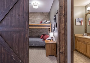 Ground Floor Condo - Summer Special: Get 1 Night FREE - just ask us for details