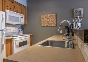 Ground Floor Condo - Summer Special: Get 1 Night FREE - just ask us for details