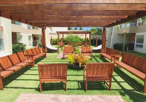 Guarajuba Porto Smeralda Village C02, térreo - GUARAJUBA TEMPORADA, viva mais de uma experiência de hospedagem conosco! 130m da praia
