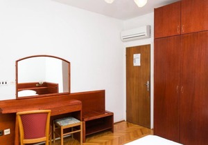 Guest House Zec - Double or Twin Room with Balcony and Sea View-2