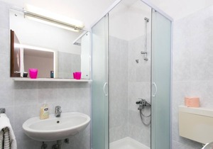 Guest House Zec - Double or Twin Room with Balcony and Sea View-2