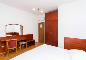 Guest House Zec - Double or Twin Room with Balcony and Sea View-2