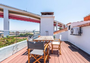 GuestReady - Family Home w Rooftop in Alcântara