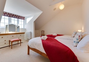 Gun Lodge - Three Bedroom House, Sleeps 6