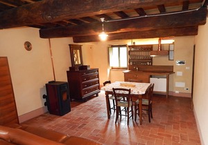 Halved: accommodation in old house of 700 in the valley of the river Santerno