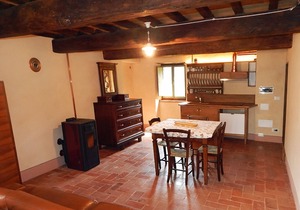 Halved: accommodation in old house of 700 in the valley of the river Santerno