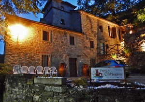 Halved: accommodation in old house of 700 in the valley of the river Santerno