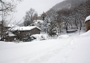 Halved: accommodation in old house of 700 in the valley of the river Santerno