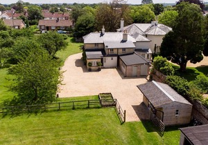 Harbour Escapes | Charming Cottage with an acre in Dorset Countryside