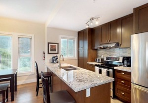 Harrison Lake View Suites - Two Bedroom Lake View Suite 1