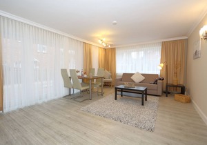 Haus Sarah 2 is located directly on the beach in the heart of Westerland. The beach crossing to Westerland's central beach is about 200 meters away. The house has 8 modern and comfortably furnished vacation apartments for.