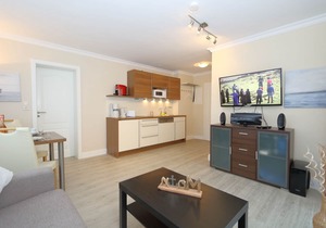 Haus Sarah 5 is located directly on the beach in the heart of Westerland. The beach crossing to Westerland's central beach is about 200 meters away. The house has 8 modern and comfortably furnished vacation apartments for.