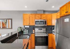 Hauts-Bois Ski In/Out 2brs w/Pool Access (197-4)