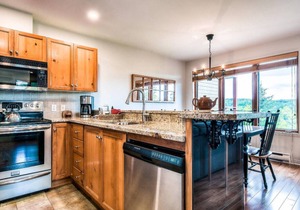 Hauts-Bois Ski In/Out 2brs w/Pool Access (193-1)