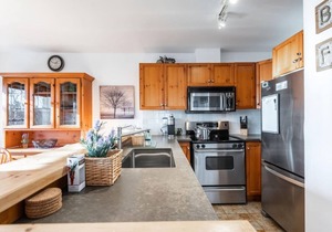Hauts-Bois Ski In/Out 2brs w/Pool Access (197-9)