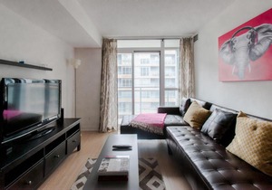 Heart of Toronto - Parking - Sleeps 5