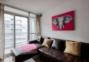 Heart of Toronto - Parking - Sleeps 5