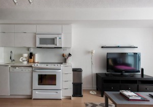 Heart of Toronto - Parking - Sleeps 5