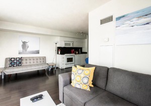 Heart of Toronto - Sleeps 6 - Parking