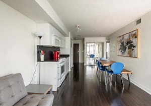 Heart of Toronto - Sleeps 6 - Parking
