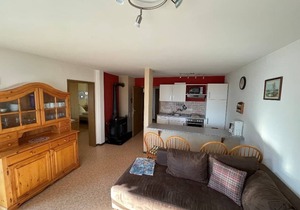 Helle Ferienwohnung für bis zu Vier Personen mit Terrasse