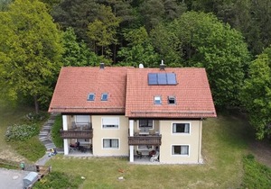 Helle Ferienwohnung für bis zu Vier Personen mit Terrasse
