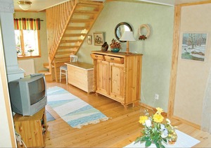 Here you will find a charmingly furnished small house just 300 m from lake Åklången.