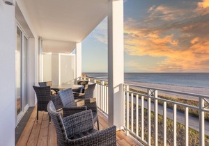 High-quality 3-room apartment in the first row with magnificent sea views -