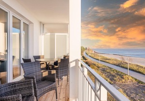 High-quality 3-room apartment in the first row with magnificent sea views -