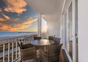 High-quality 3-room apartment in the first row with magnificent sea views -