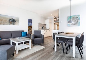 High-quality penthouse with gallery bedroom, two bathrooms and sunny balcony