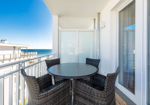 High-quality penthouse with gallery bedroom, two bathrooms and sunny balcony
