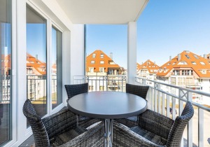 High-quality penthouse with gallery bedroom, two bathrooms and sunny balcony