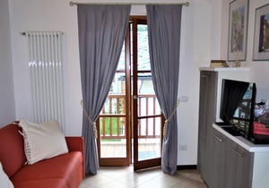 Hilltop apartment in Pré-Saint-Didier with balcony
