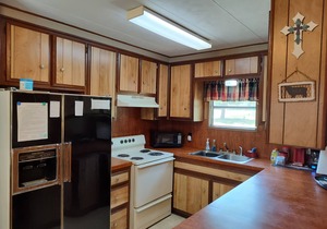 Hilltop Hideaway is a Spacious, Farmhouse style Mobile Home-Lake Sam Rayburn, TX