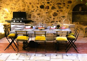Historic 16th-Century Cottage with Pool, Courtyard & Modern Amenities in Charming Village