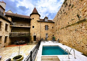 Historic 16th-Century Cottage with Pool, Courtyard & Modern Amenities in Charming Village