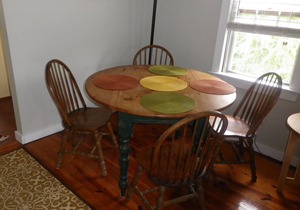 Historic 2 Bedroom (sleeps 6) Tastefully Decorated, ~AC~Apartment
