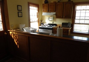 Historic 2 Bedroom sleeps 6 Tastefully Decorated, ~AC~Apartment