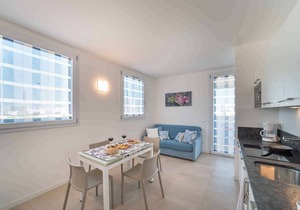 Holiday apartment mit Klimaanlage und Balkon